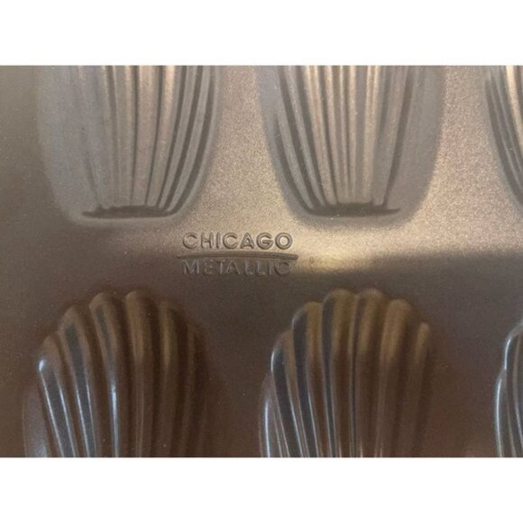 2/$25 Madeleine Pan 2x6 pieces By Chicago Metallic NEW - Picture 3 of 7
